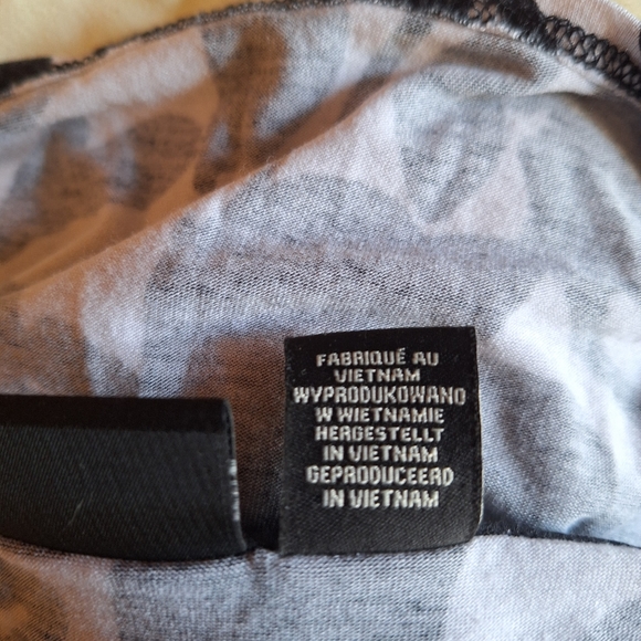 Black and white Top - Picture 3 of 5